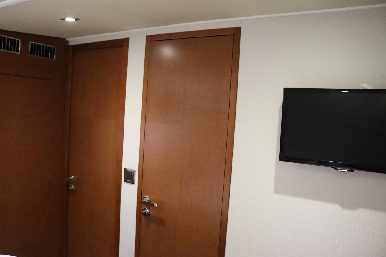 Ollie-Gator 550 Fly Bridge yacht sale