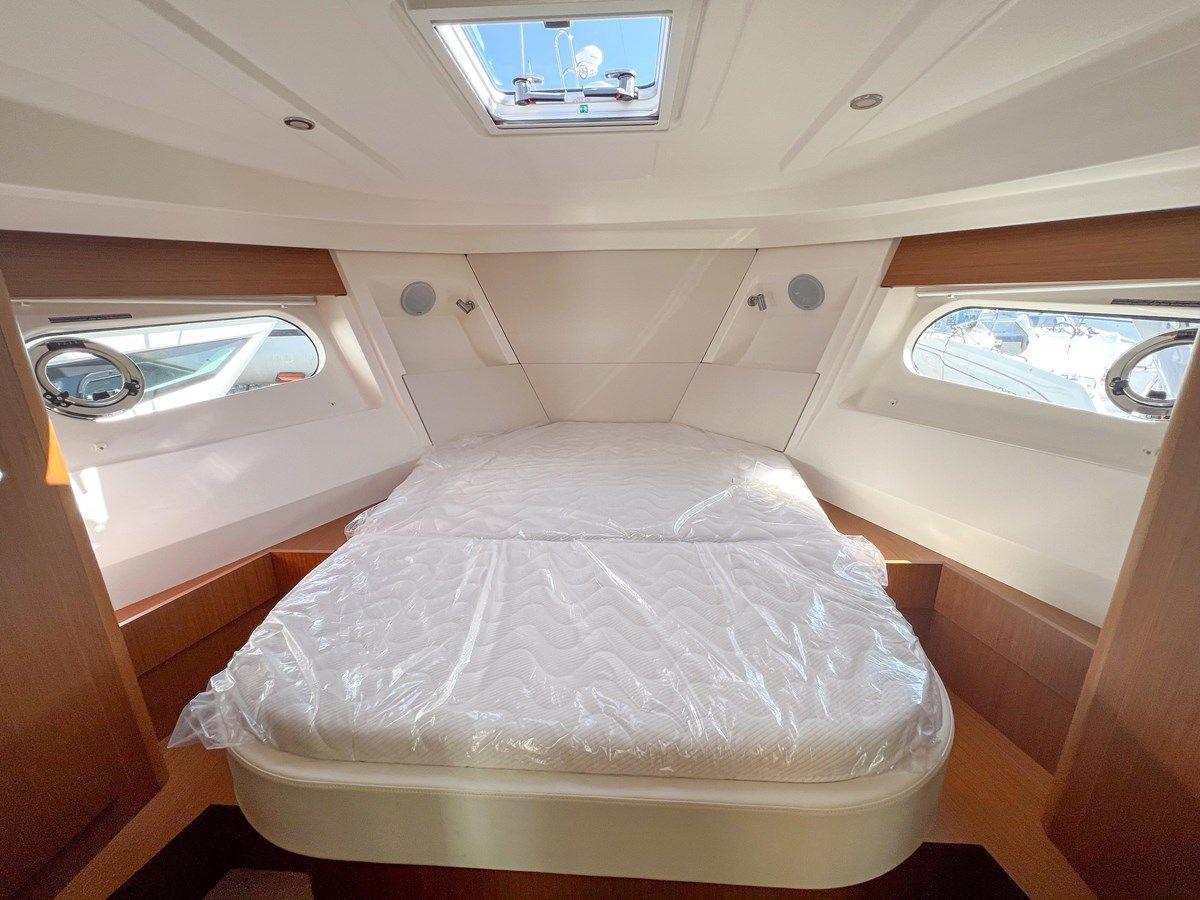 best yacht sales deals 2023 Beneteau Swift Trawler 35