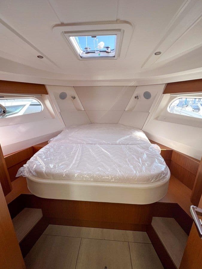 Buy a yacht 2023 Beneteau Swift Trawler 35 2023