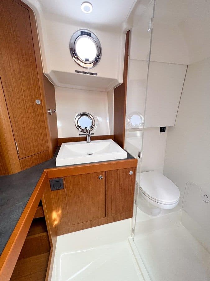 Buy a yacht 2023 Beneteau Swift Trawler 35 - Beneteau