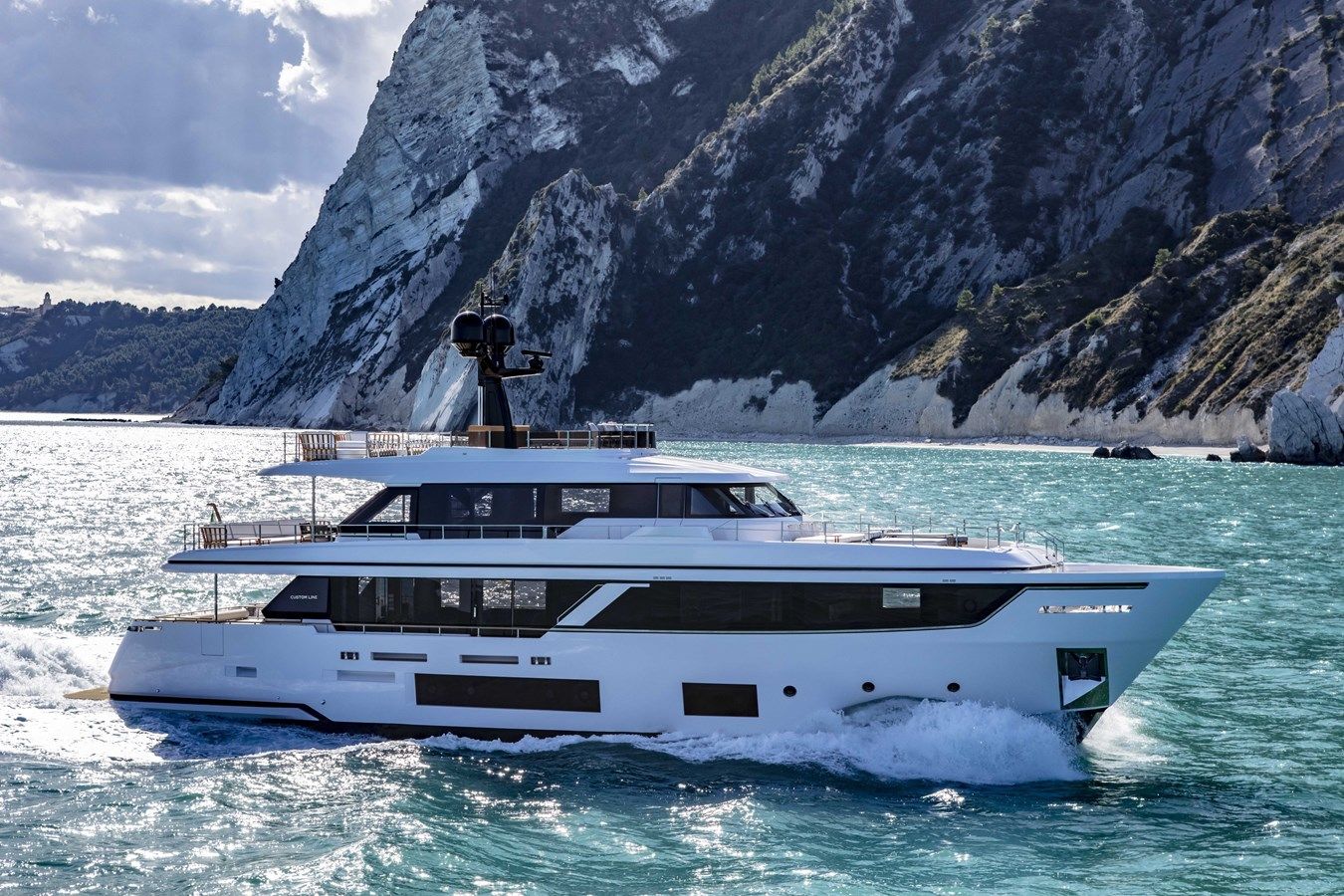 N30 - Custom Line yacht sale