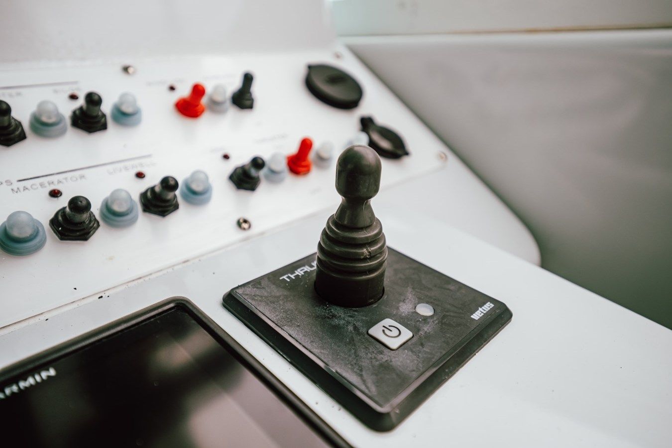 Buy a SUN SCREAM 38 at Shestakov Yacht Sales