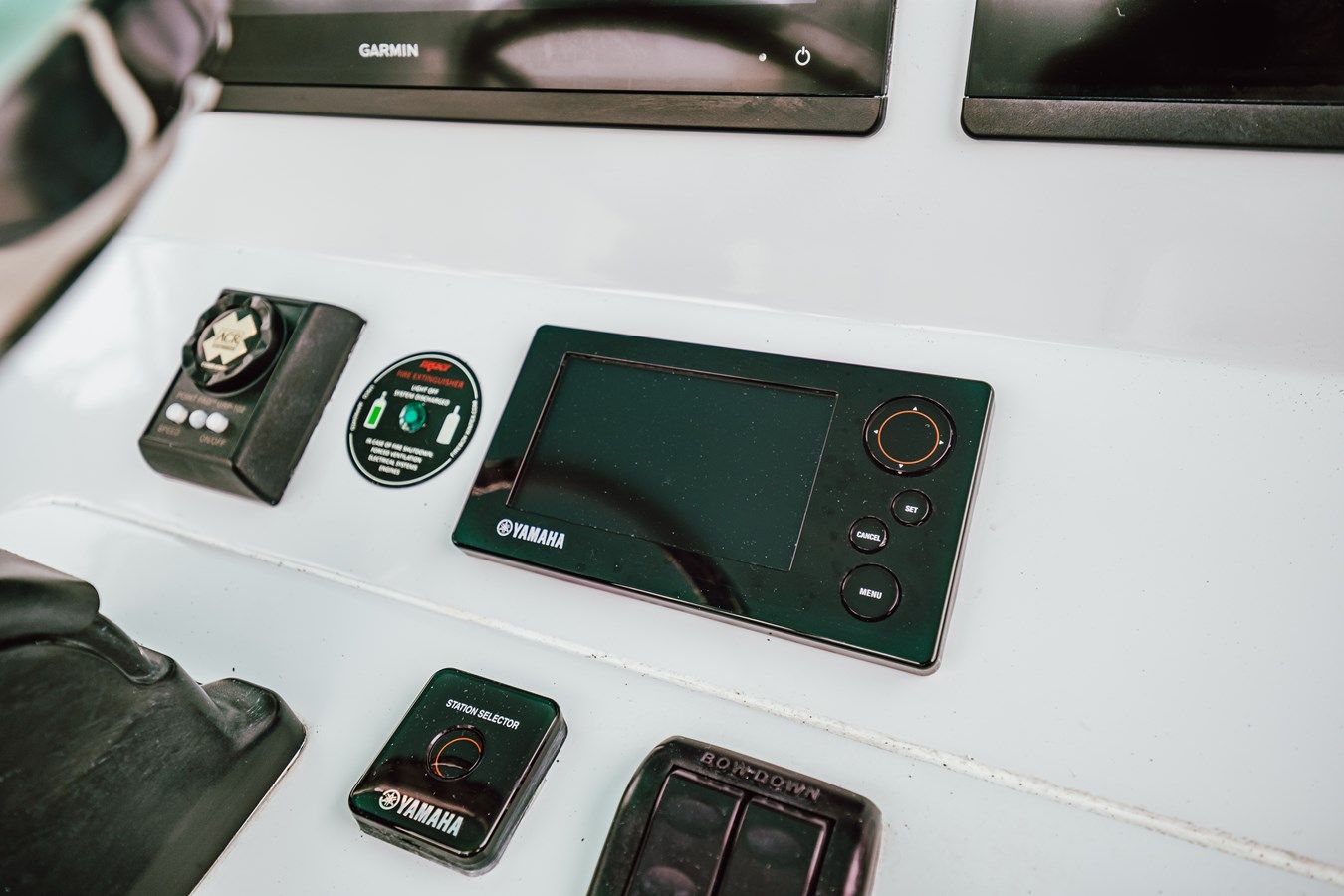 Buy a yacht SUN SCREAM - Contender Boats