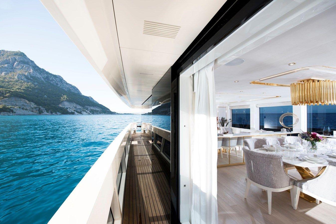 best yacht sales deals Lazzara UHV 90