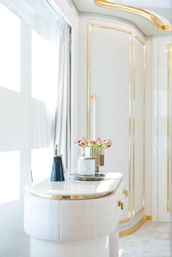 Buy a Lazzara UHV 90 87 at Shestakov Yacht Sales