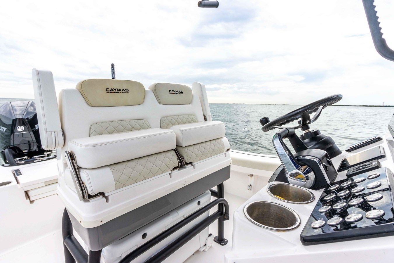 Купить яхту 28' Caymas 281HB Center Console 27 в Shestakov Yacht Sales