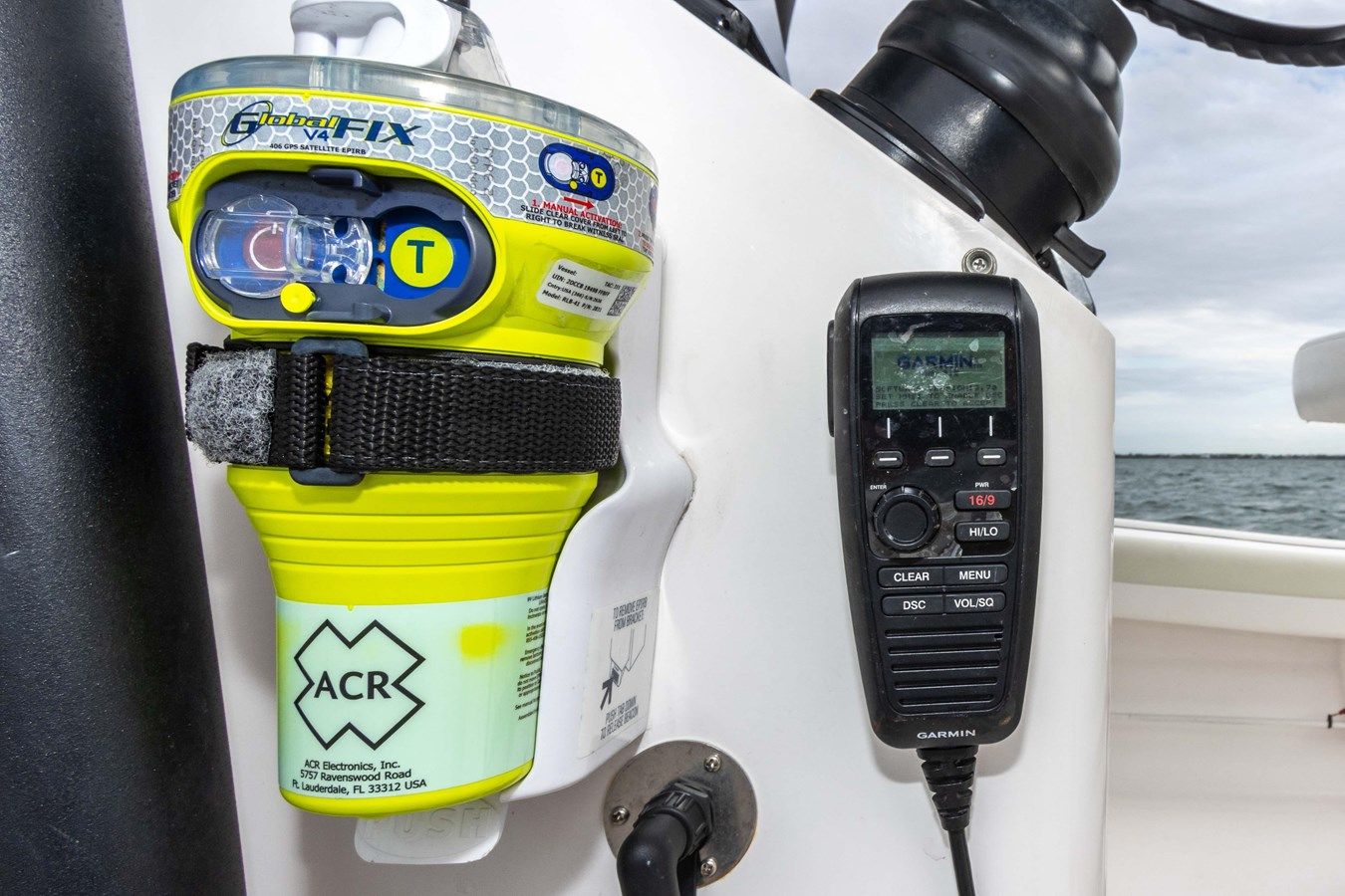 28' Caymas 281HB Center Console