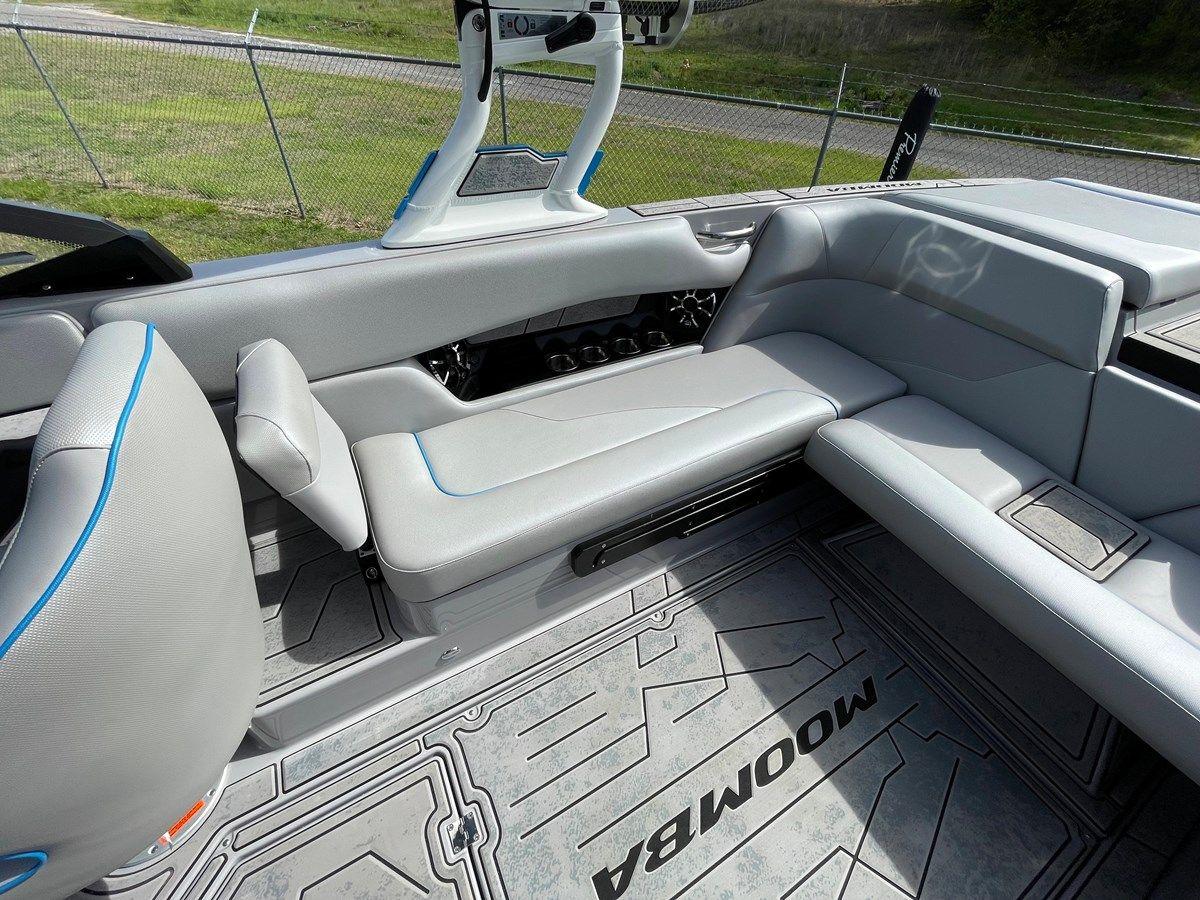 Buy a yacht 23' Moomba Mojo Mojo