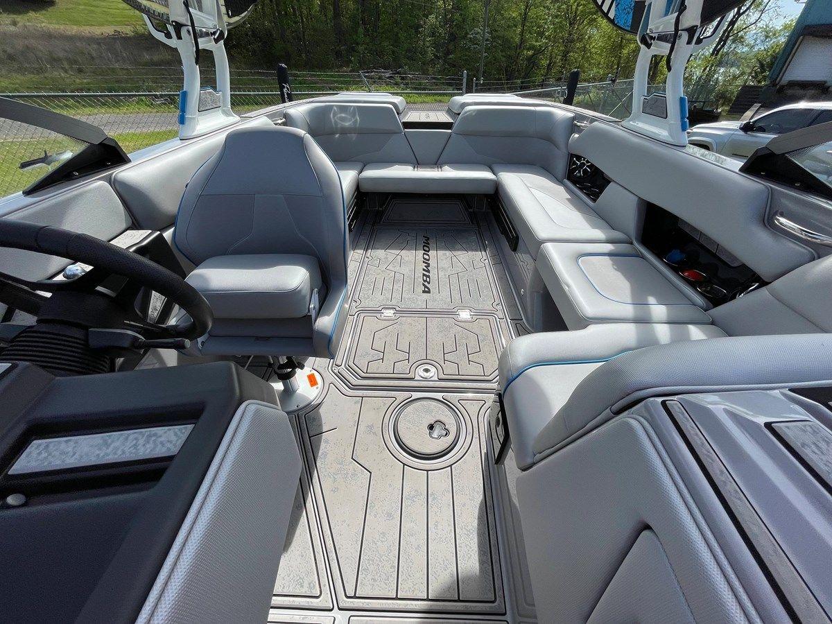 best yacht sales deals 23' Moomba Mojo 25