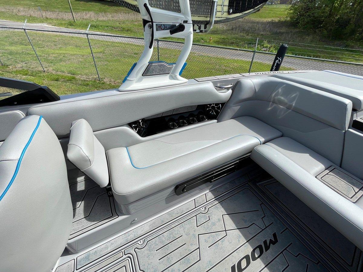 the best price on 23' Moomba Mojo 25