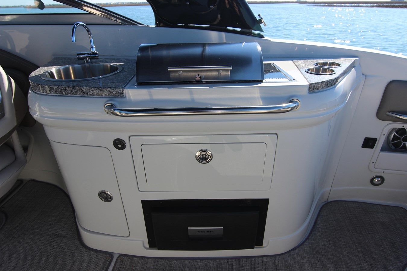 best yacht sales deals 2021 Crownline Eclipse E285 XS 28