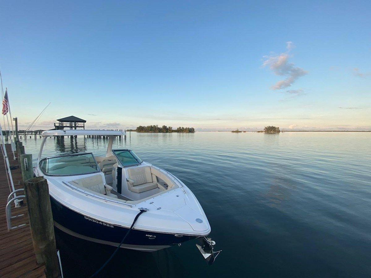 Buy a yacht 2020 Regal 3300 2020