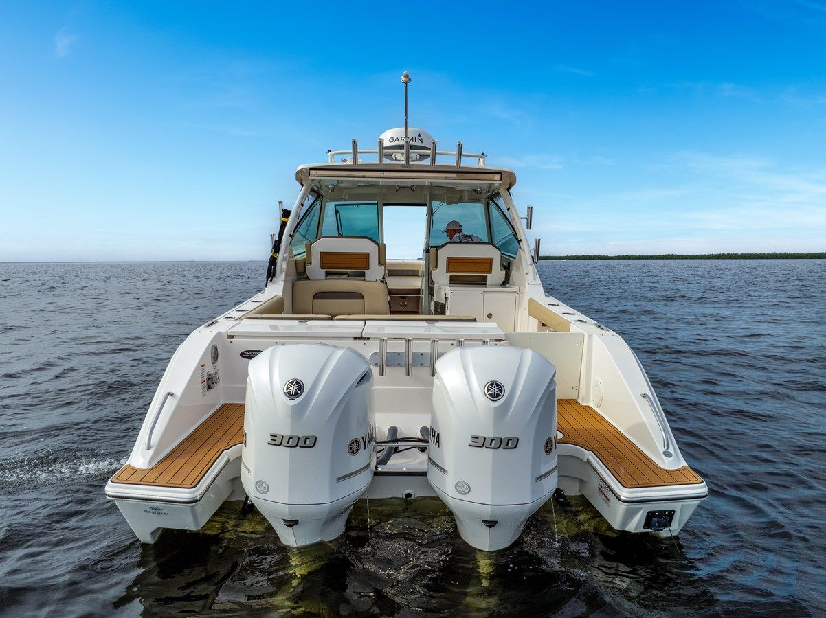 best yacht sales deals 2019 Pursuit DC 325 Dual Console