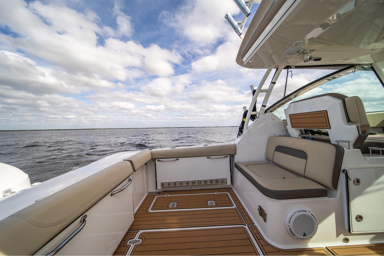 Buy a 2019 Pursuit DC 325 Dual Console at Shestakov Yacht Sales