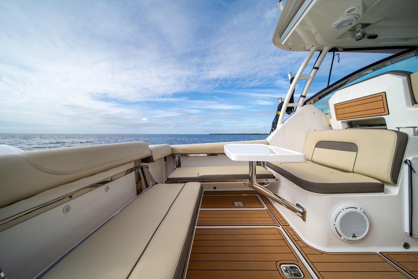 best yacht sales deals 2019 Pursuit DC 325 Dual Console - PURSUIT BOATS