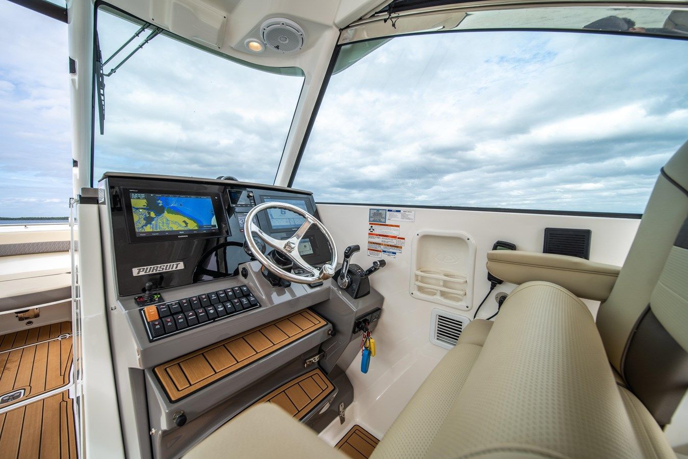 Buy a yacht 2019 Pursuit DC 325 Dual Console 2019