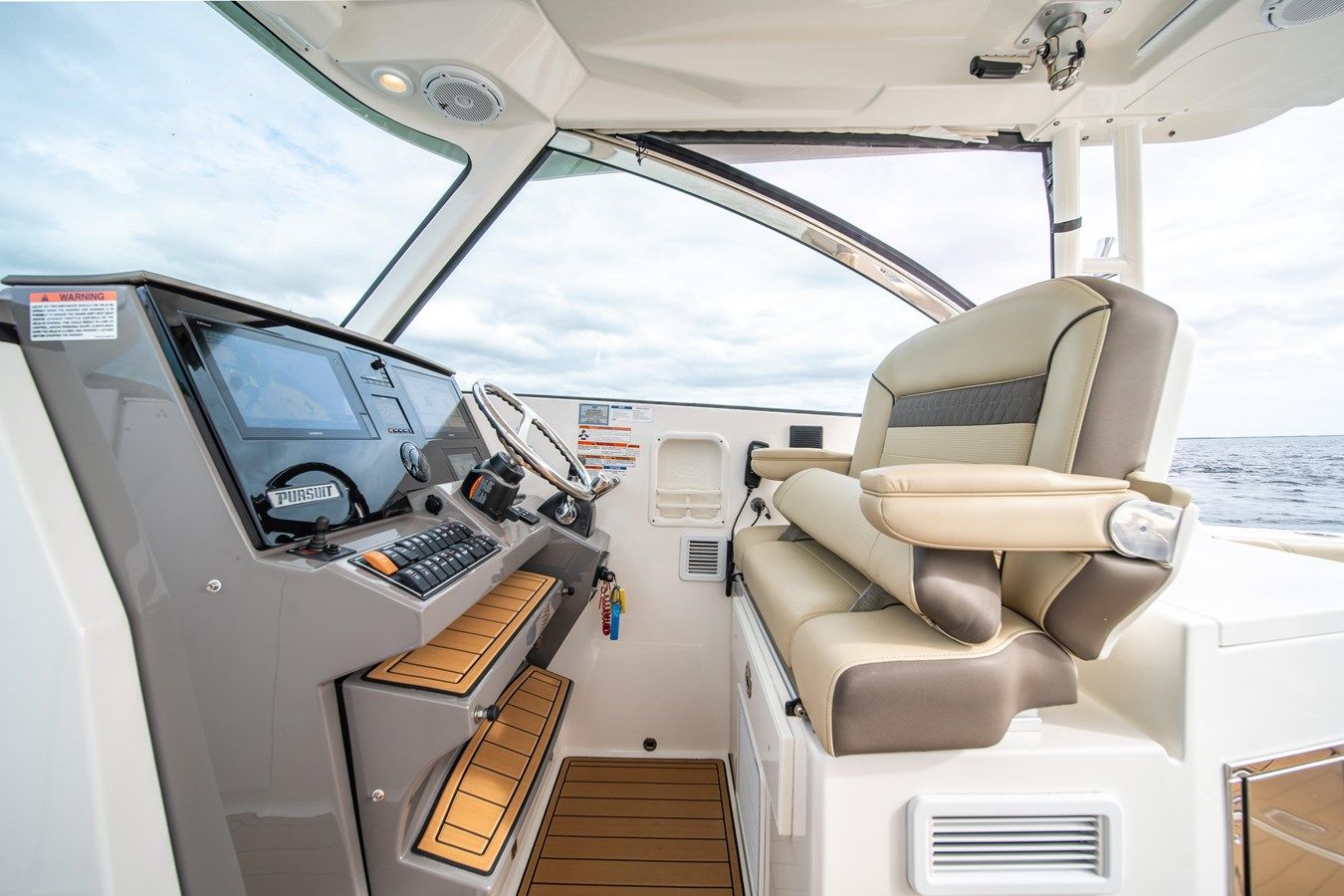 best yacht sales deals 2019 Pursuit DC 325 Dual Console 2019
