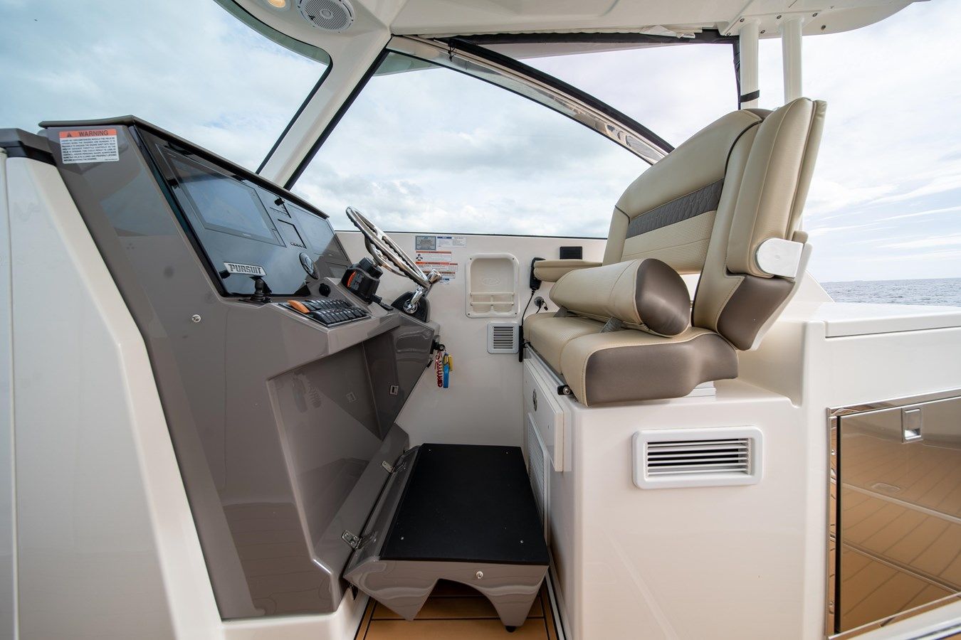 Buy a yacht 2019 Pursuit DC 325 Dual Console - PURSUIT BOATS