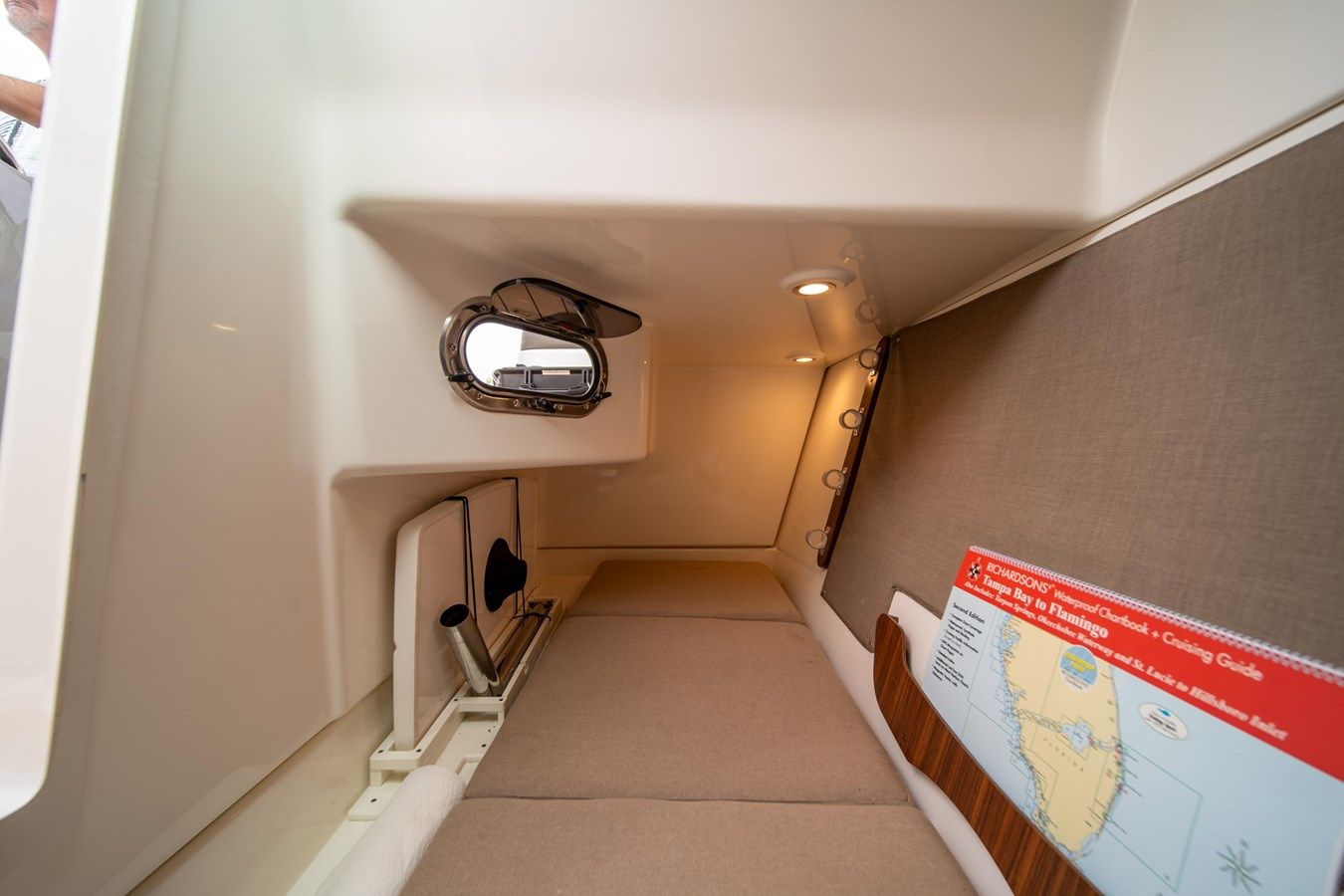 2019 Pursuit DC 325 Dual Console