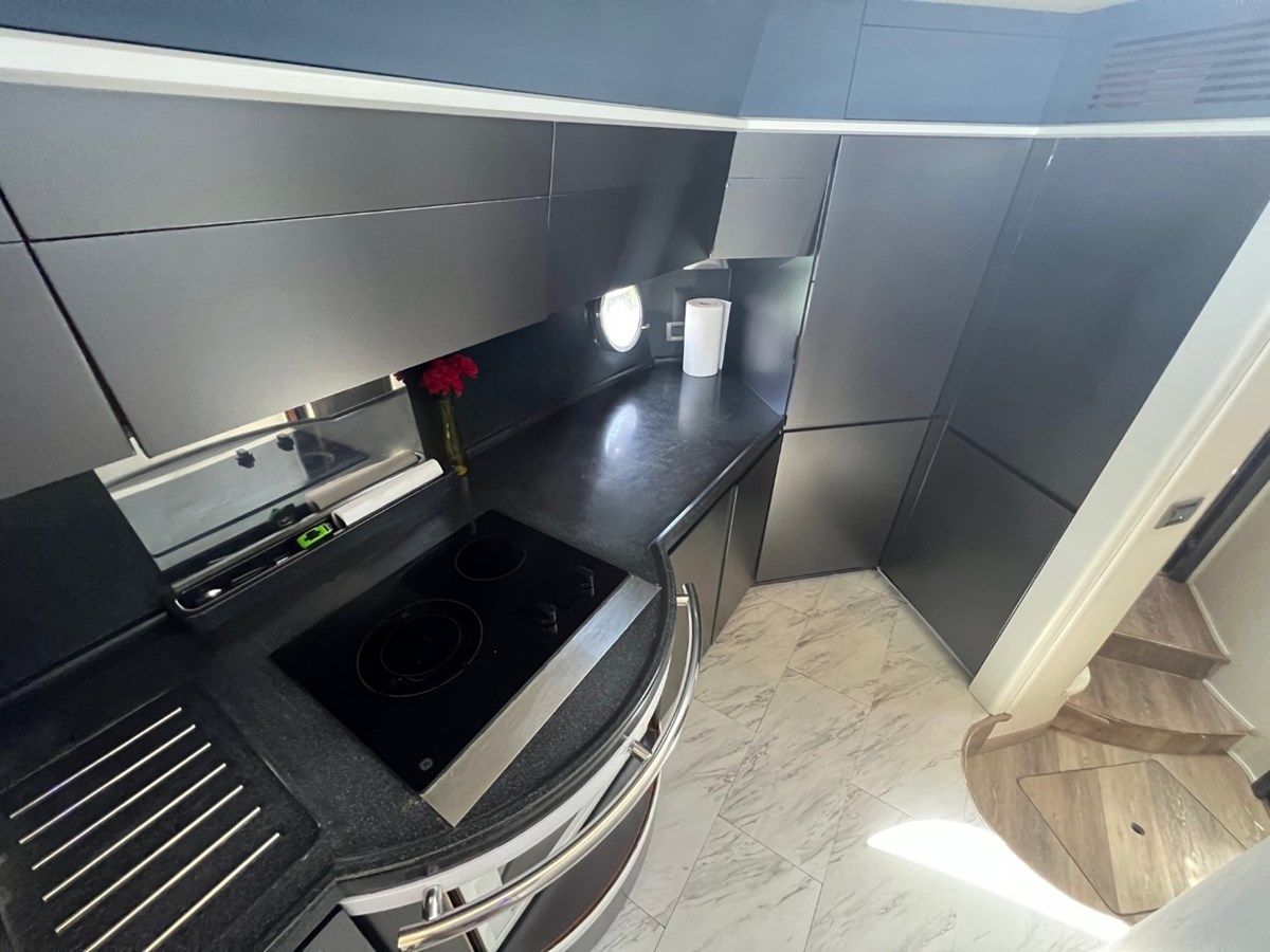 Стоимость яхты CHARTER - Azimut Yachts