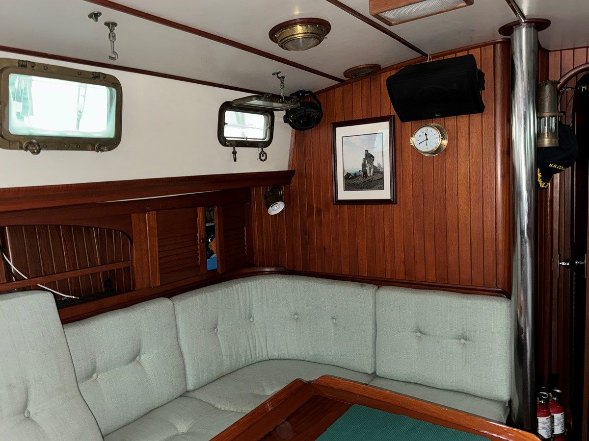 MOMENTARY - CREALOCK yacht sale