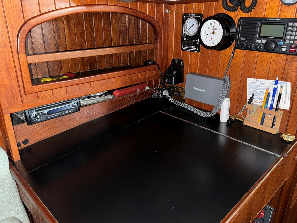 Buy a yacht MOMENTARY 1986