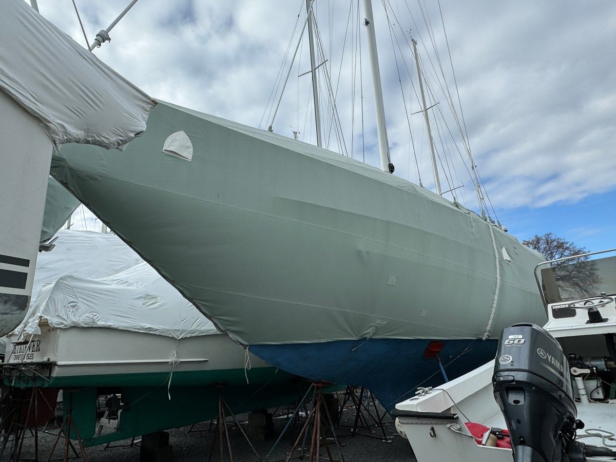 Buy a MOMENTARY 1986 at Shestakov Yacht Sales