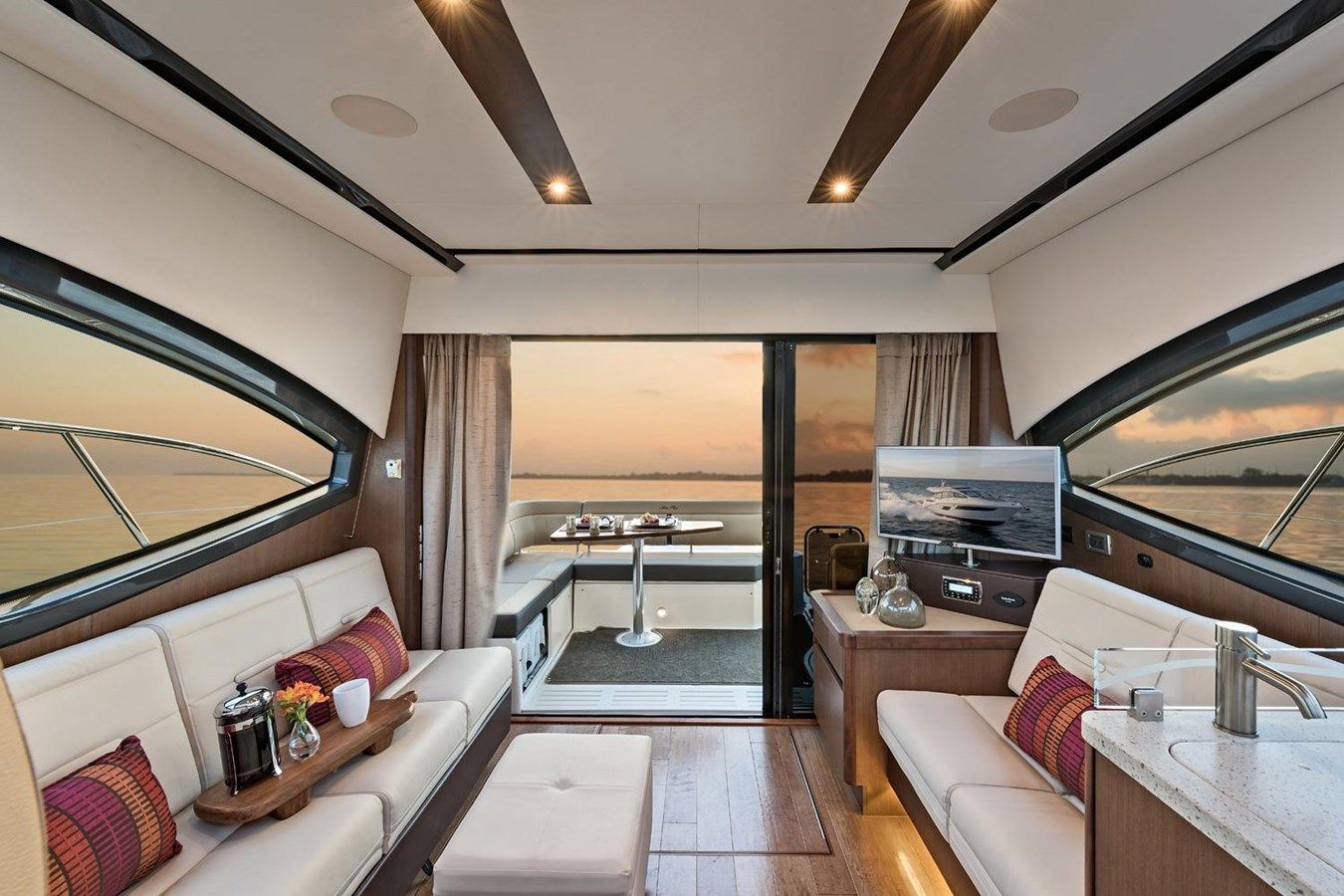 Стоимость яхты 2016 40' Sea Ray 400 Sundancer - SEA RAY