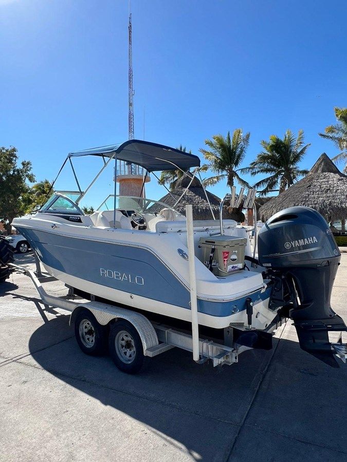 Buy a 2014 Robalo R227 Dual Console 2014 at Shestakov Yacht Sales