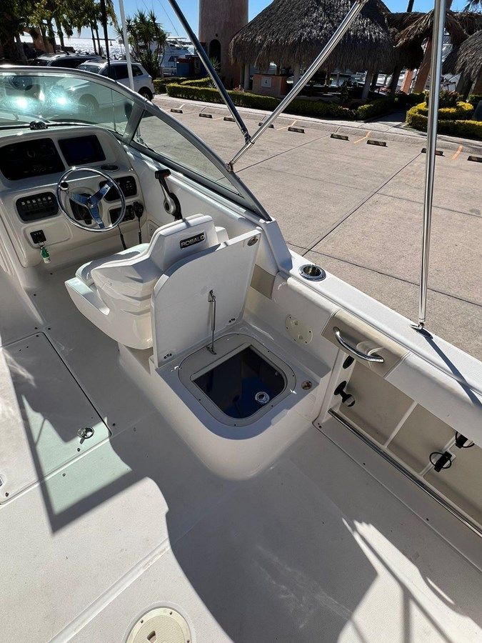 2014 Robalo R227 Dual Console - ROBALO yacht sale