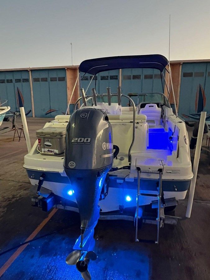 Buy a yacht 2014 Robalo R227 Dual Console 2014