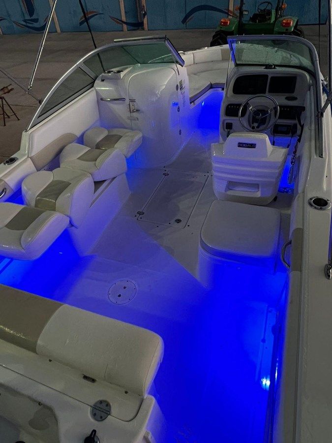 Buy a 2014 Robalo R227 Dual Console 21 at Shestakov Yacht Sales