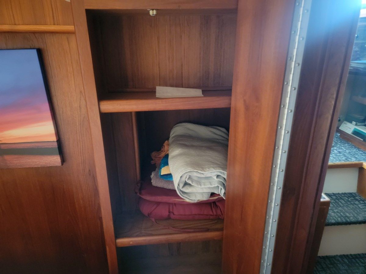 Buy a yacht Solace 33 Aft Cabin