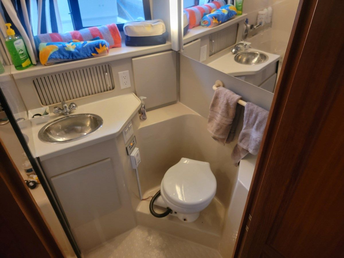 Solace 33 Aft Cabin yacht sale