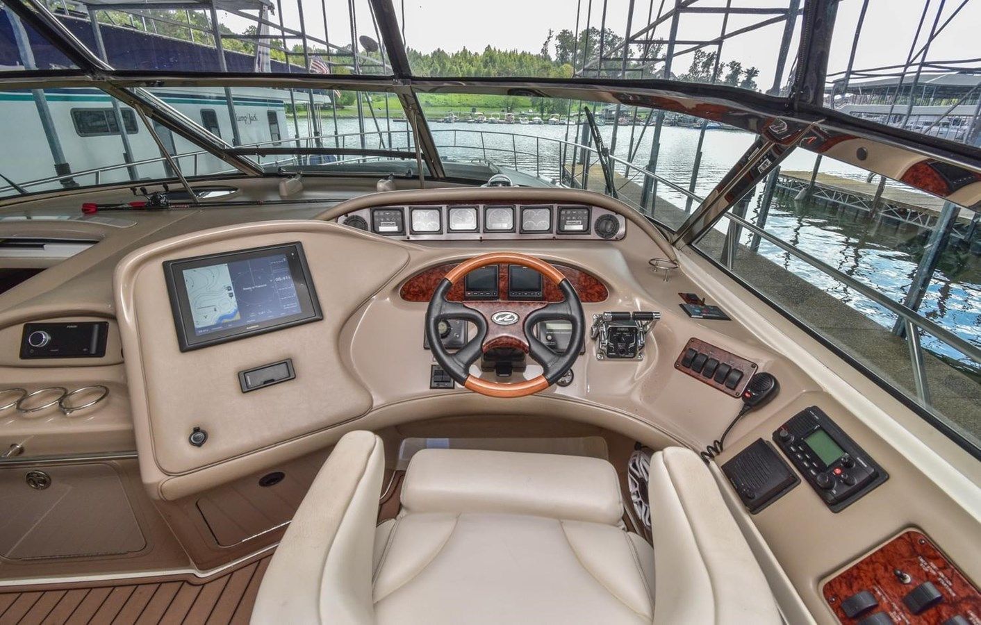 Buy a 2000 Sea Ray 540 Sundancer 2000 at Shestakov Yacht Sales