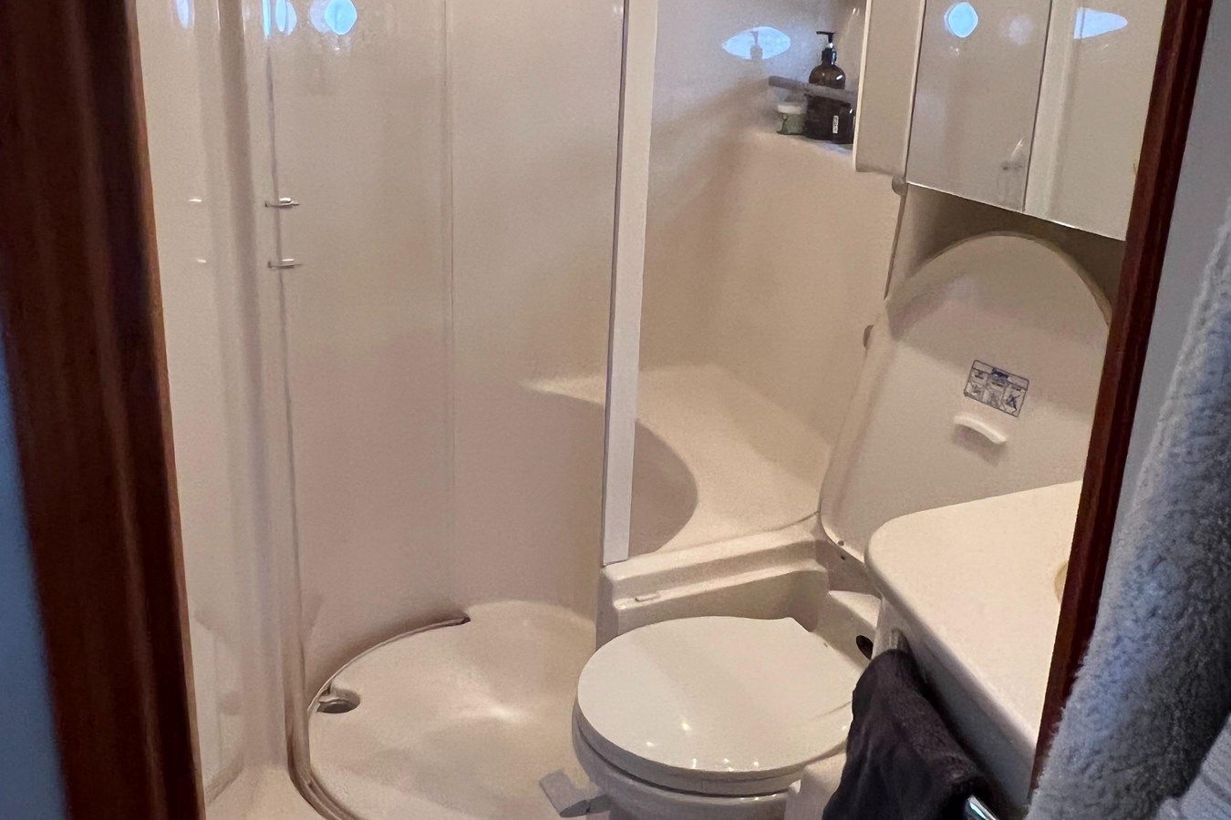 Buy a 2001 Sea Ray 460 SUndancer - SEA RAY at Shestakov Yacht Sales