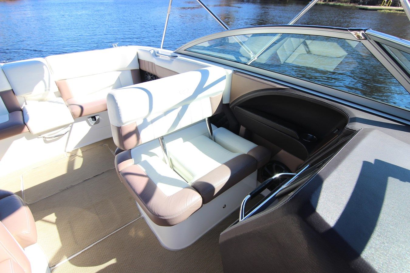 Продажа яхты 2013 Cobalt 296