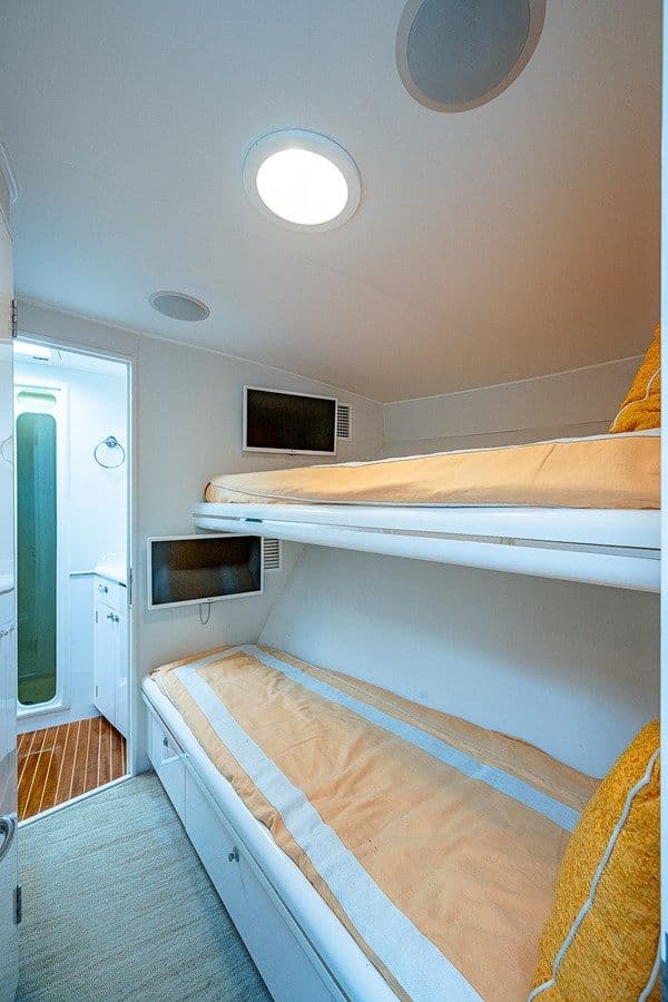 Buy a yacht Chasin' Tail Sportfish