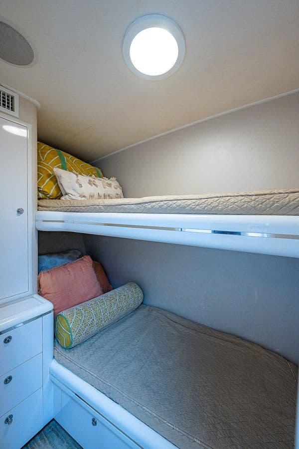 Buy a yacht Chasin' Tail 1998