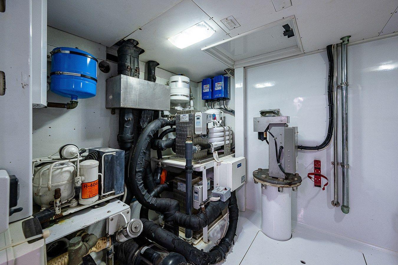 Chasin' Tail - AMERICAN CUSTOM YACHTS