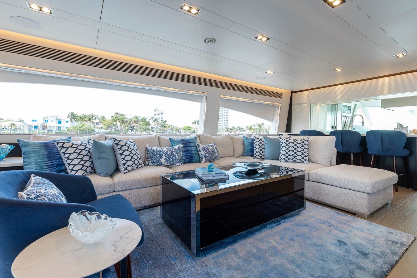 E90 Motor Yacht  NOW AVAILABLE - Horizon Yachts