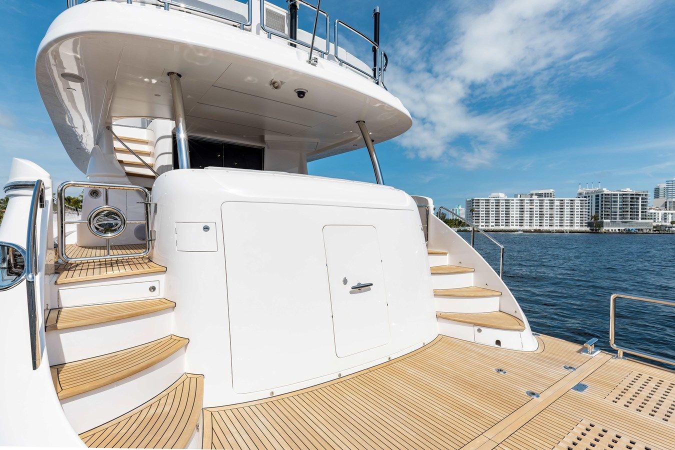 E90 Motor Yacht  NOW AVAILABLE - Horizon Yachts price
