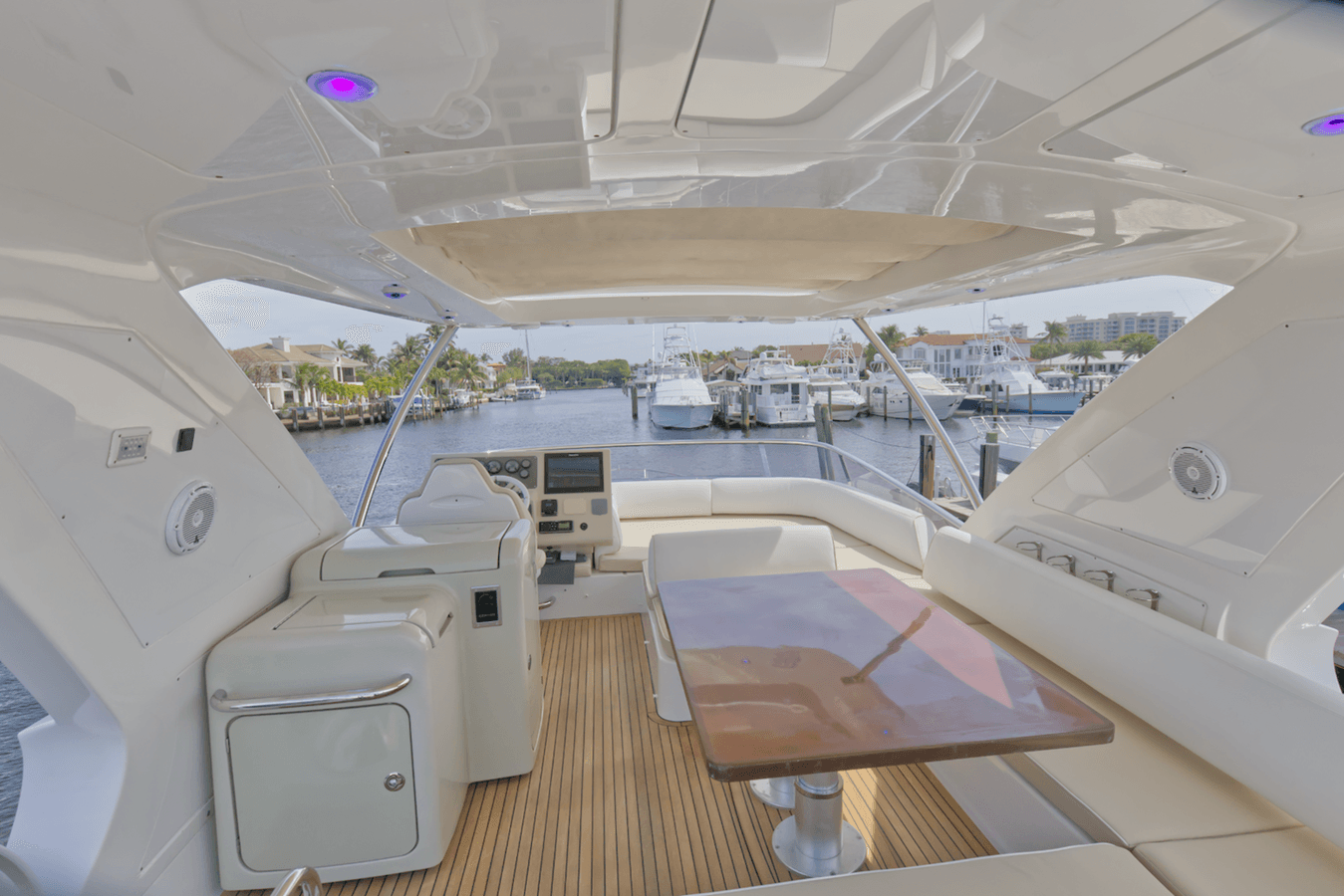 Buy a yacht Neena 64 Flybridge