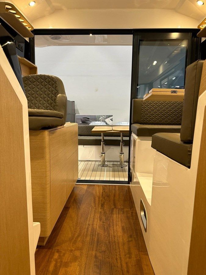 the best price on V30 HT Weekender