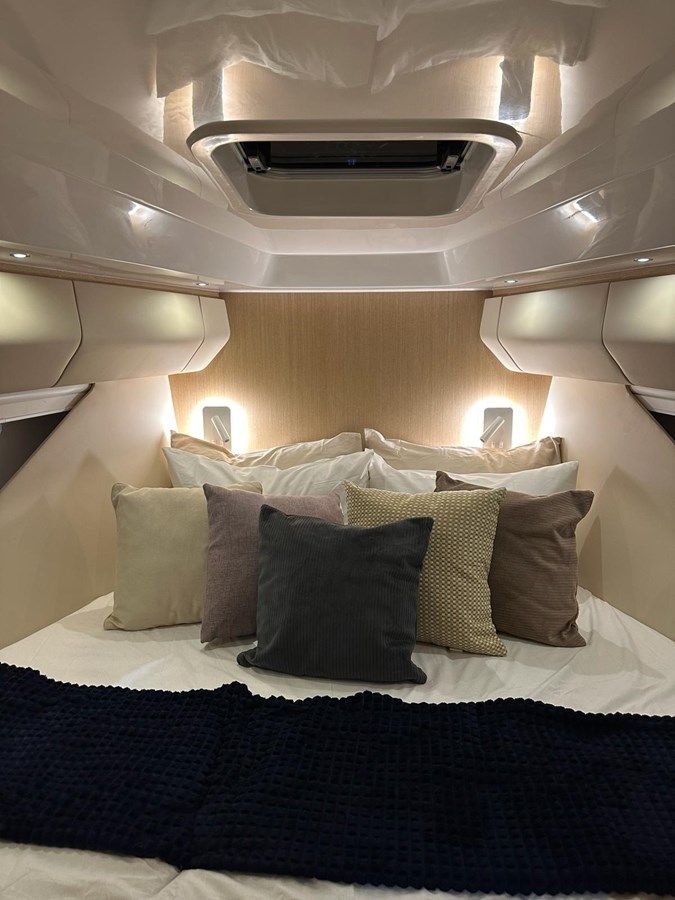 best yacht sales deals V30 HT Weekender - VENTO