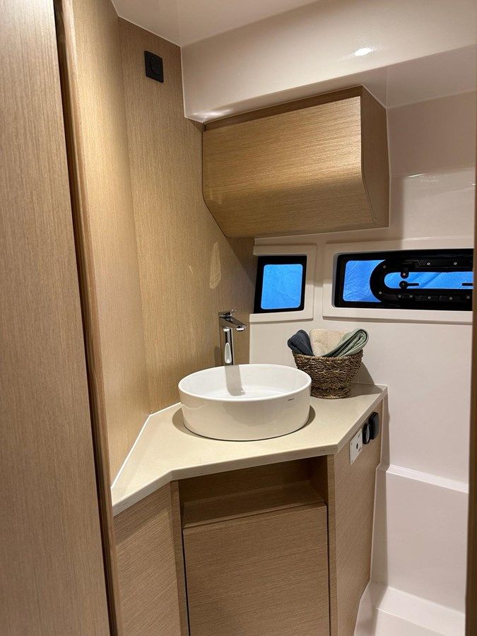 Buy a yacht V30 HT Weekender 2023