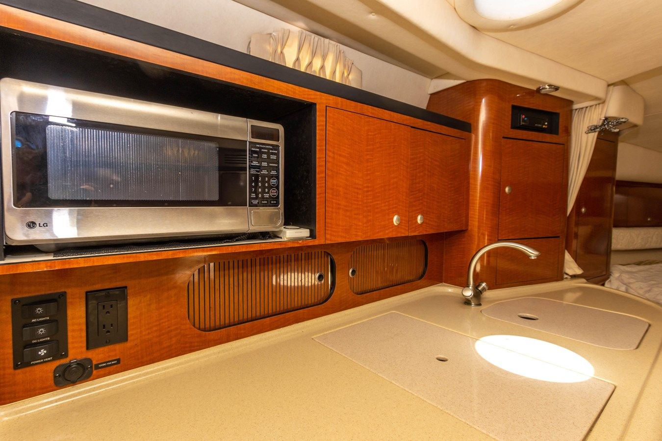 best yacht sales deals 2005 Sea Ray 340 Sundancer - SEA RAY