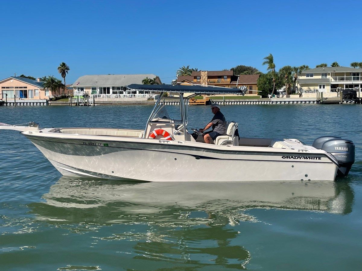 Buy a yacht 2003 Grady-White Center Console Chase 273 - GRADY-WHITE