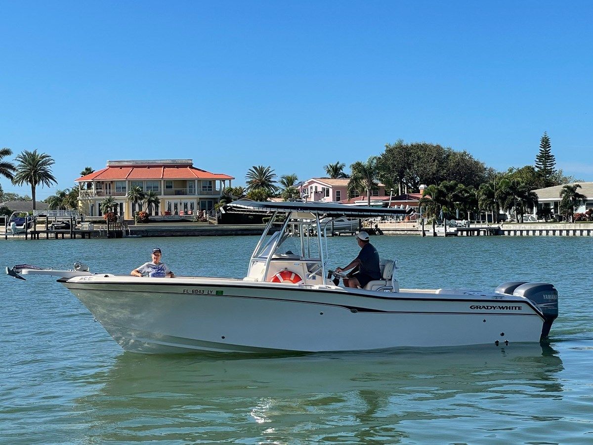 best yacht sales deals 2003 Grady-White Center Console Chase 273 2003