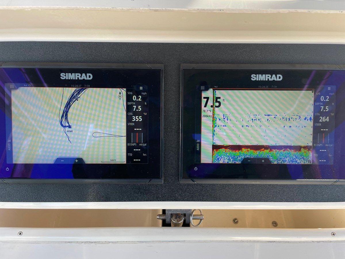 the best price on 2003 Grady-White Center Console Chase 273 2003